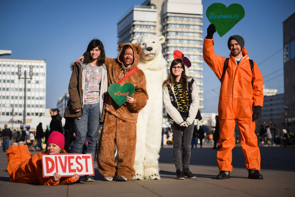 Der Berliner Bär und Eisbär Sven, Klimaflüchtling, sind sich einig